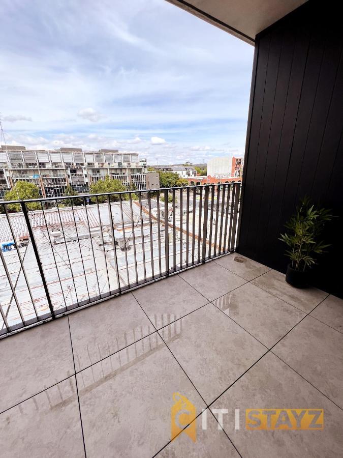 Apartment Stylish, Modern, Cute As A Button - Braddon Cbd