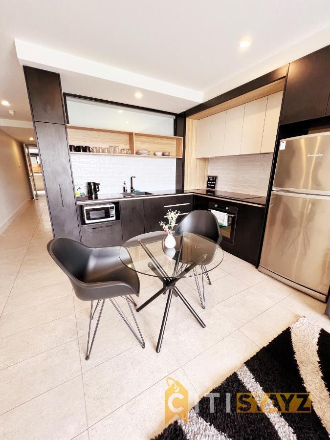 Stylish, Modern, Cute As A Button - Braddon Cbd